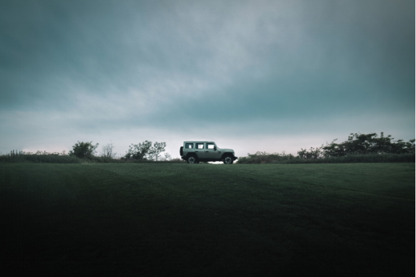 配资知识信息服务 驾驭212越野车的“她力量”：女性如何玩转硬派车？